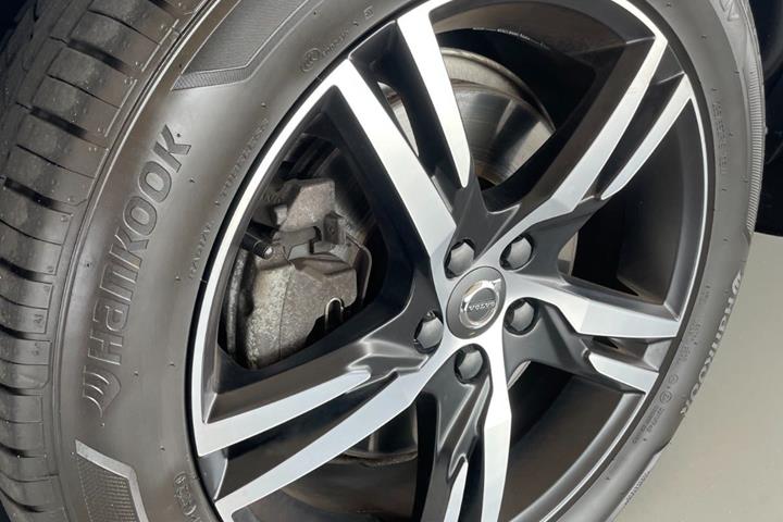 Blå Volvo XC60 fra 2021