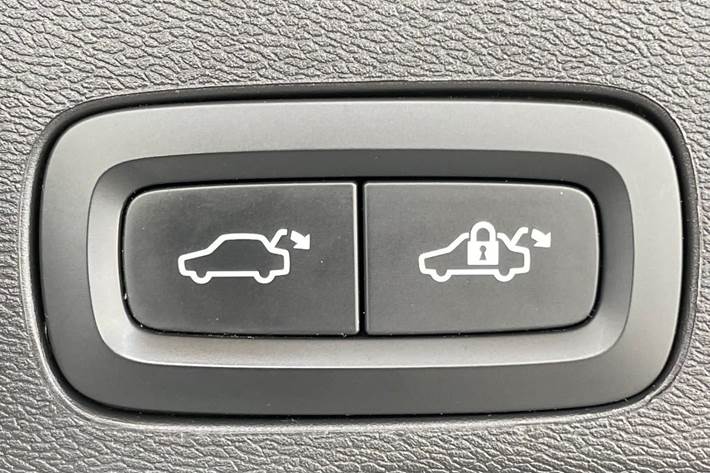 Blå Volvo XC60 fra 2021