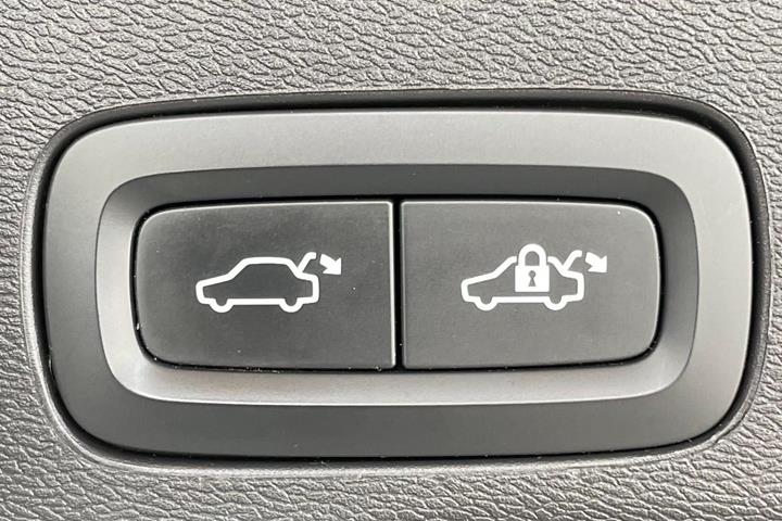 Blå Volvo XC60 fra 2021