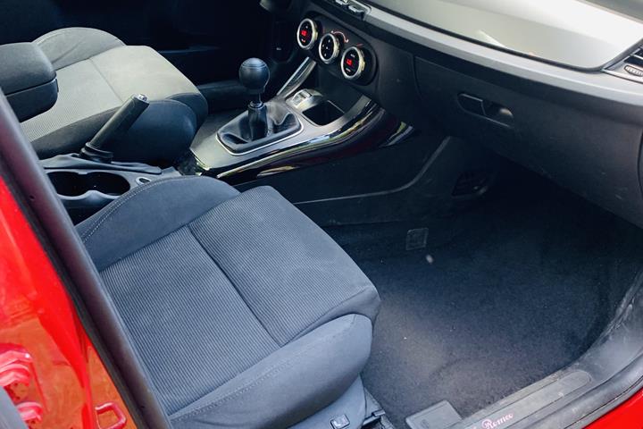 Rød Alfa Romeo Giulietta fra 2011