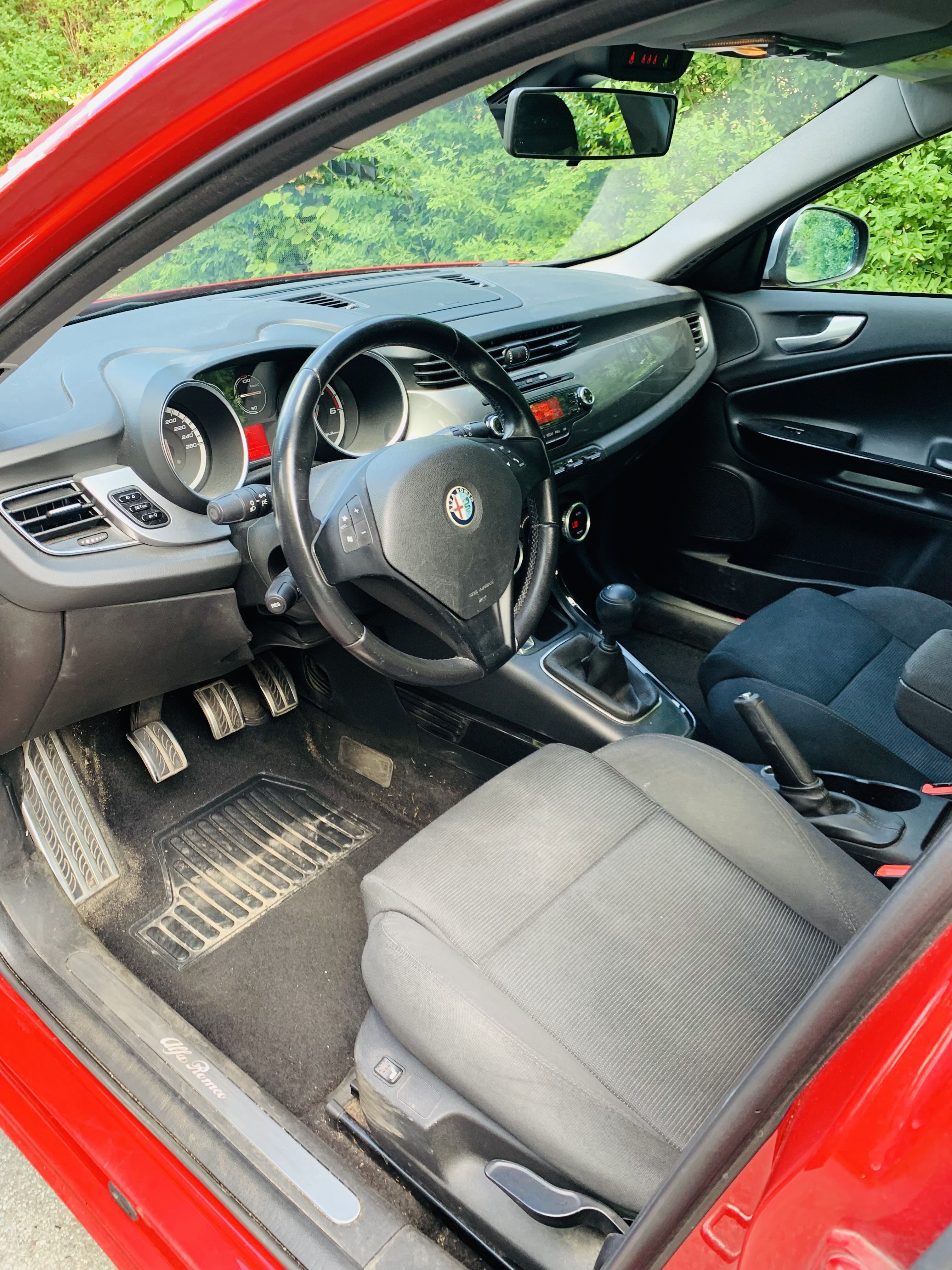 Rød Alfa Romeo Giulietta fra 2011