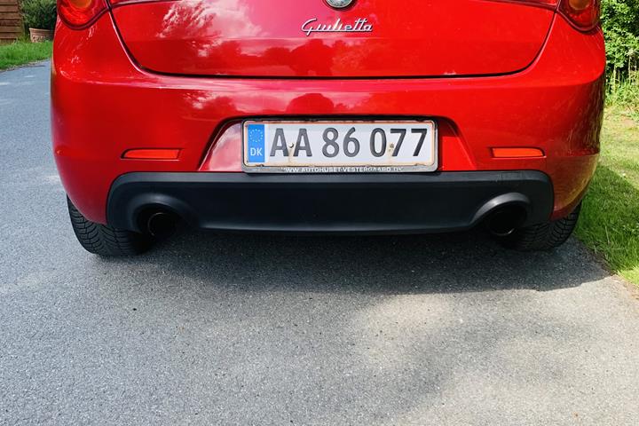 Rød Alfa Romeo Giulietta fra 2011