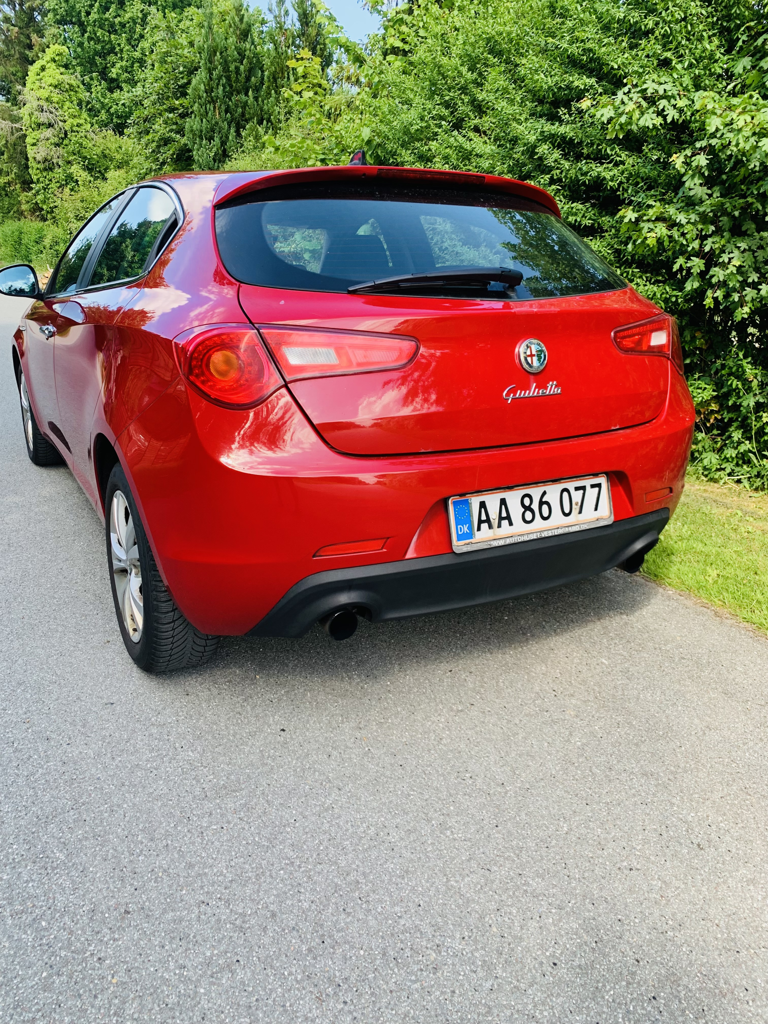Rød Alfa Romeo Giulietta fra 2011
