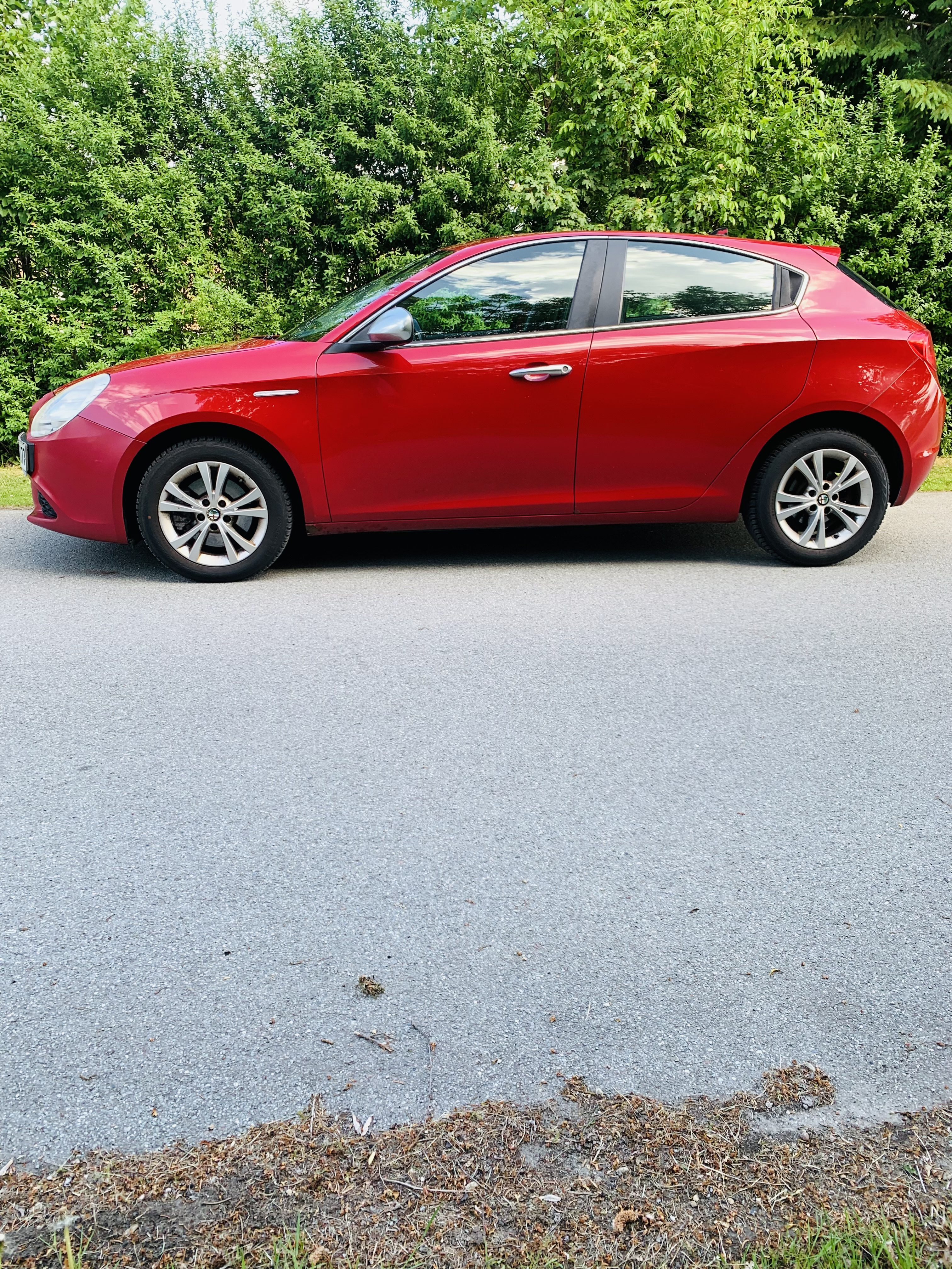 Rød Alfa Romeo Giulietta fra 2011