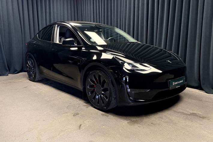 Sort Tesla Model Y fra 2024