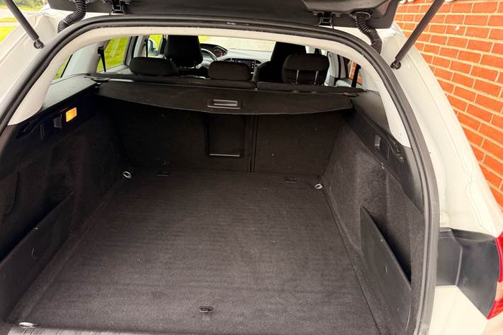 Hvid Peugeot 308 fra 2016