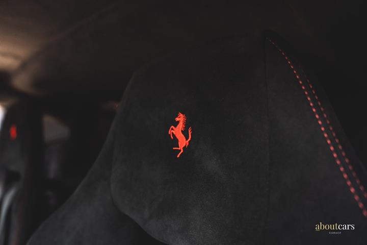 Rød Ferrari 488 Pista Piloti fra 2019