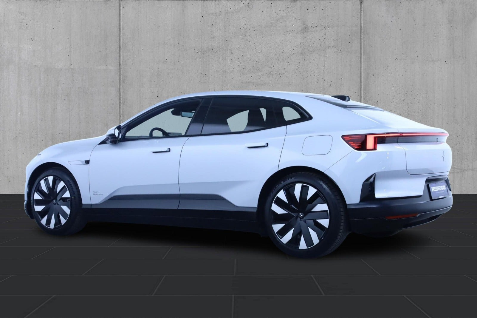 Hvid Polestar 4 fra 2024