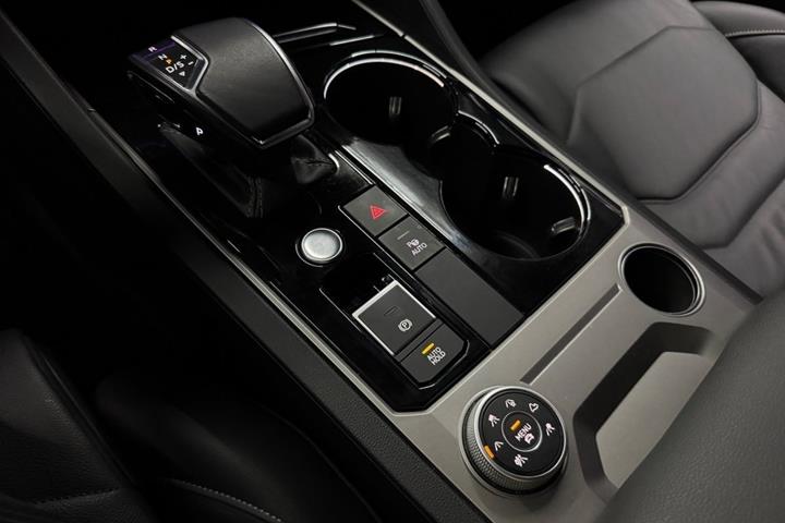 Hvid VW Touareg fra 2020