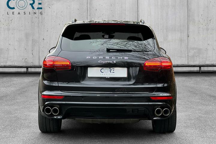 Sort Porsche Cayenne S fra 2018