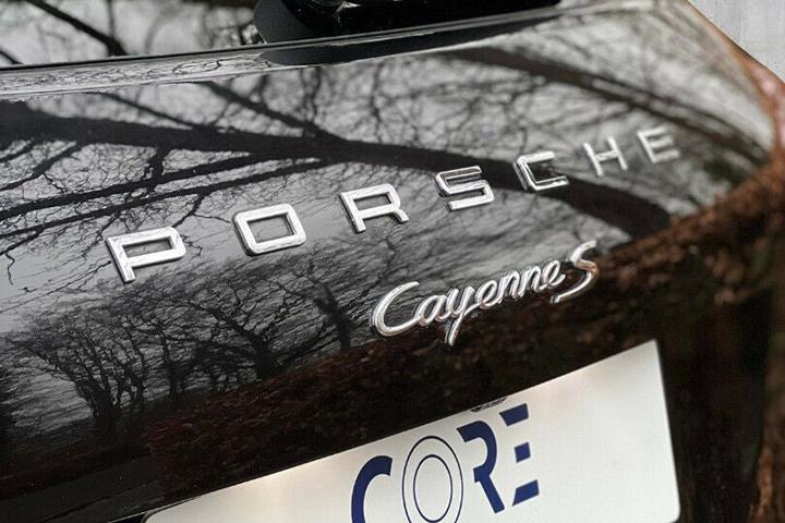 Sort Porsche Cayenne S fra 2018
