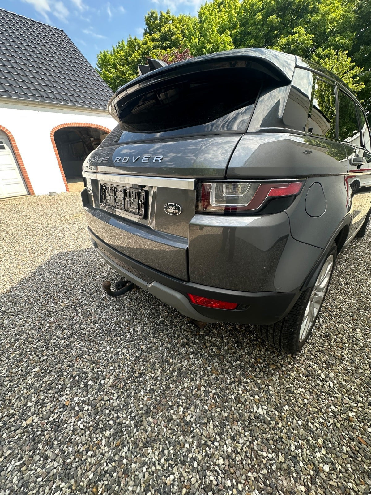 Grå Land Rover Range Rover evoque fra 2016