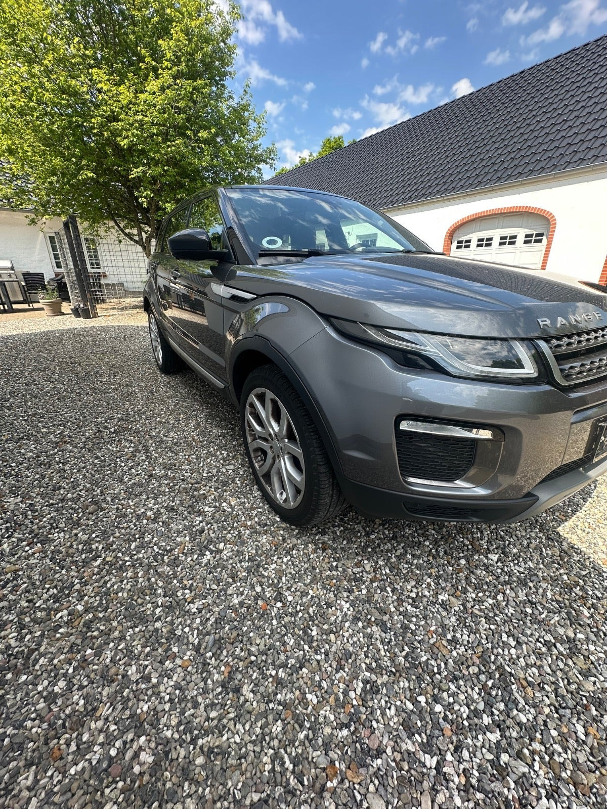 Grå Land Rover Range Rover evoque fra 2016