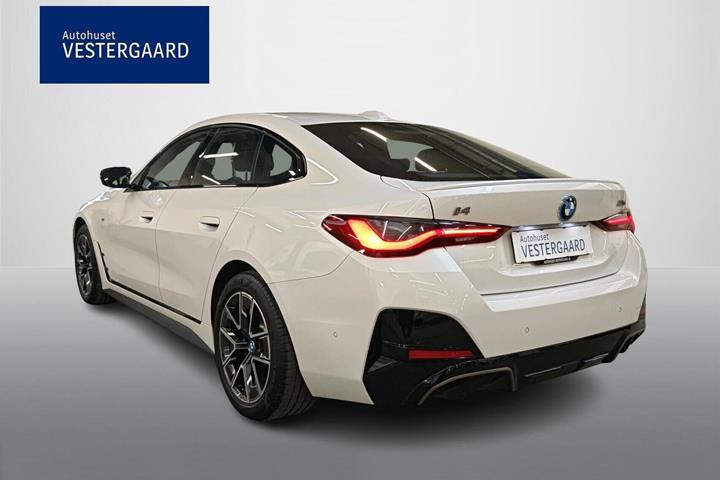 Hvid BMW i4 fra 2024