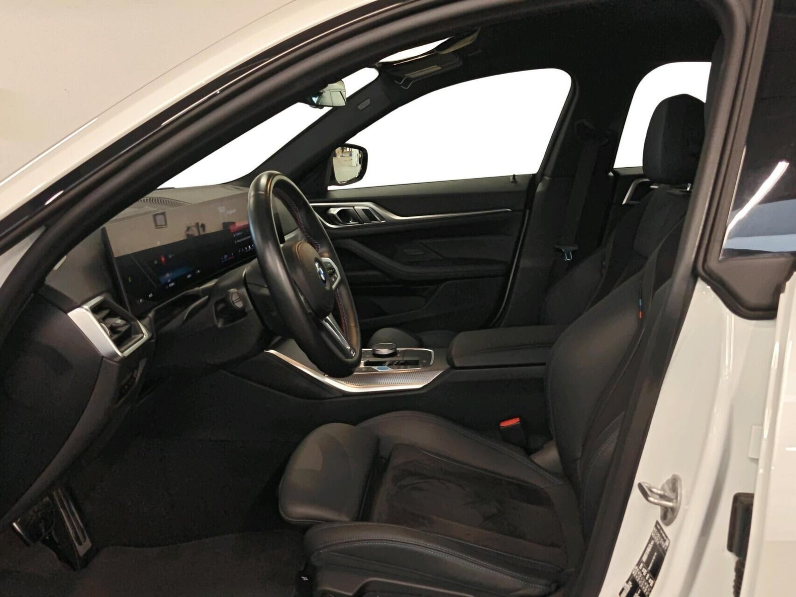 Hvid BMW i4 fra 2024