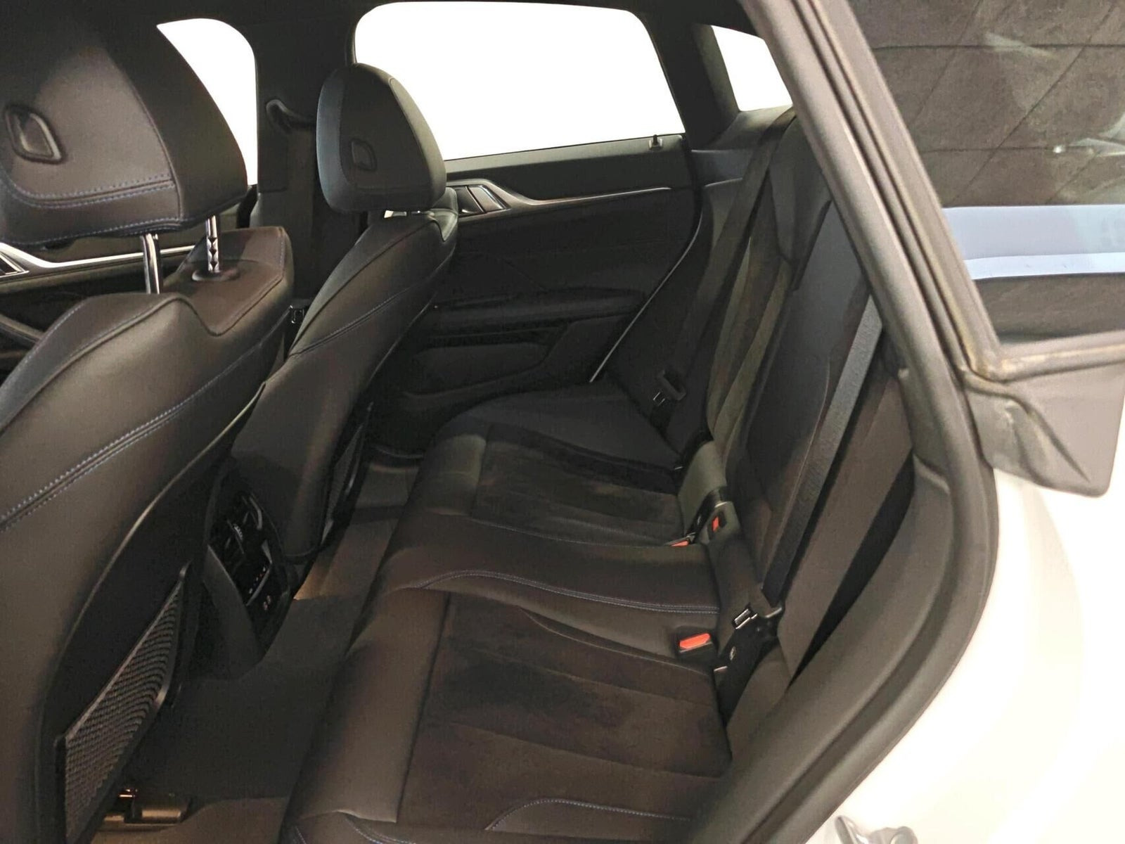 Hvid BMW i4 fra 2024