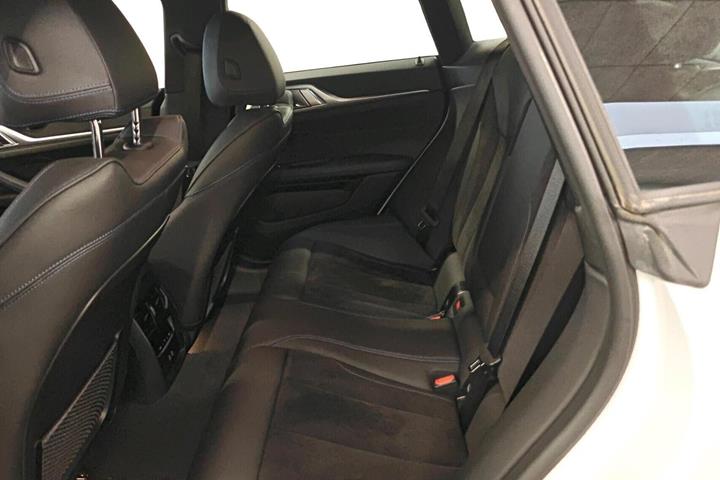 Hvid BMW i4 fra 2024