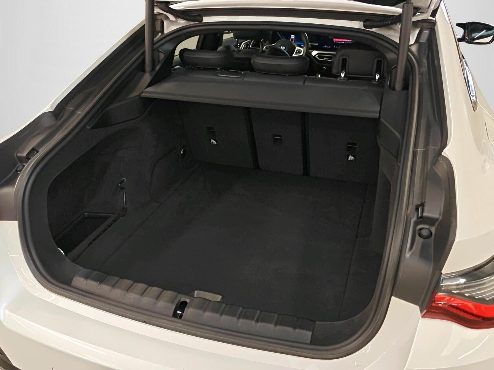 Hvid BMW i4 fra 2024