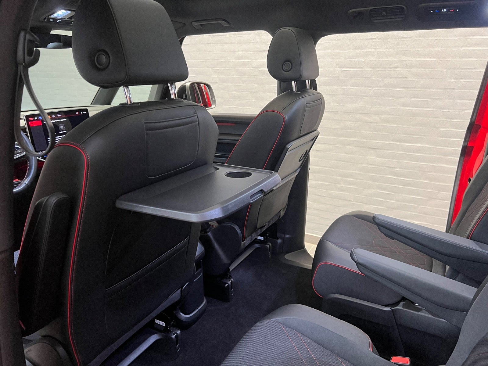 Rød VW ID.Buzz fra 2025