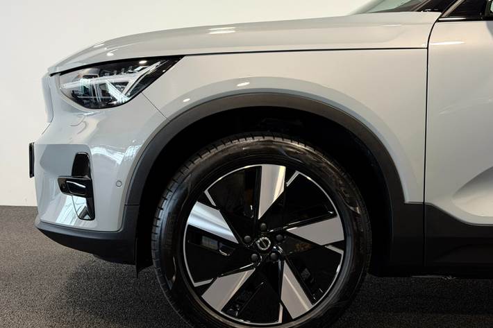 Grå Volvo EX40 fra 2024