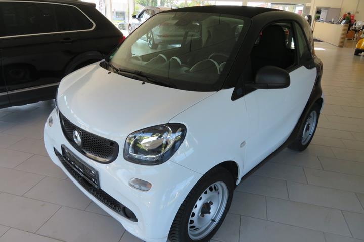 Hvid Smart Fortwo fra 2019 set udefra