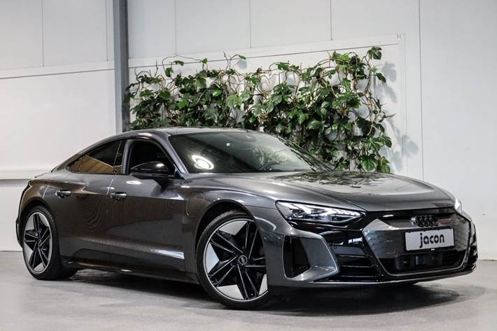 Grå Audi e-tron GT fra 2023 set udefra