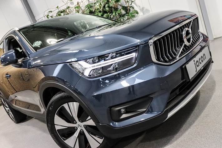 Blå Volvo XC40 fra 2021