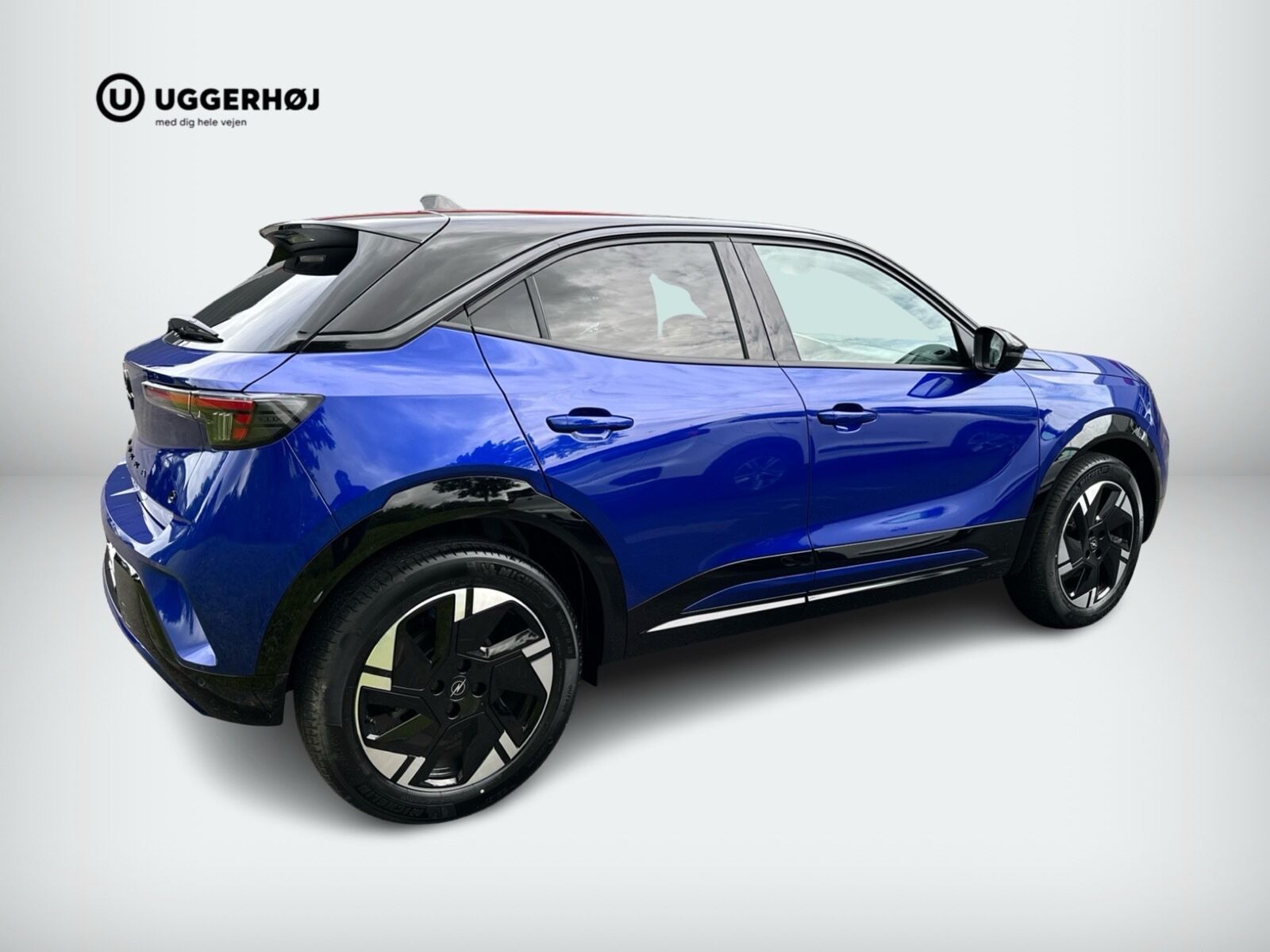 Blå Opel Mokka-e fra 2025