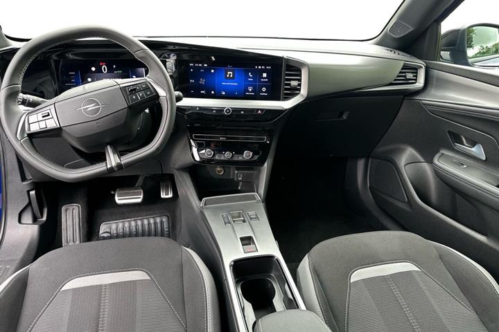 Blå Opel Mokka-e fra 2025
