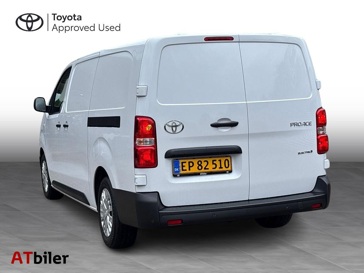 Hvid Toyota ProAce fra 2025