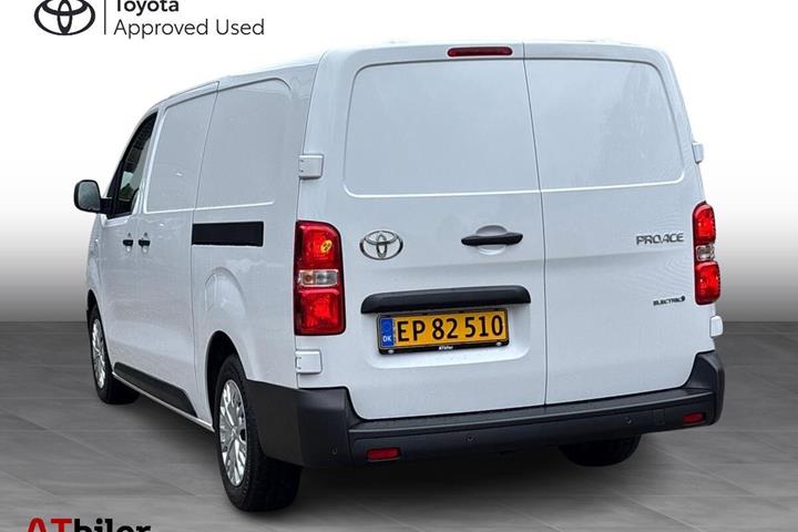 Hvid Toyota ProAce fra 2025
