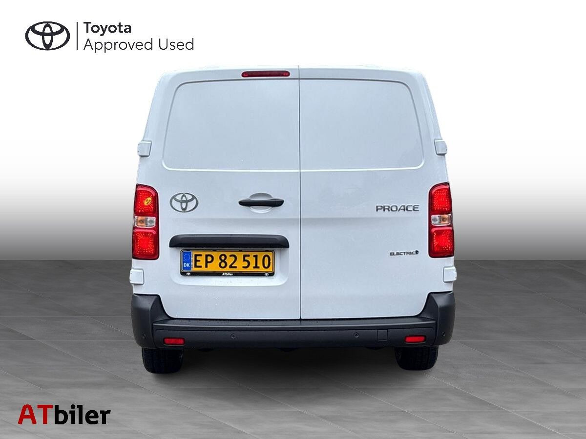 Hvid Toyota ProAce fra 2025