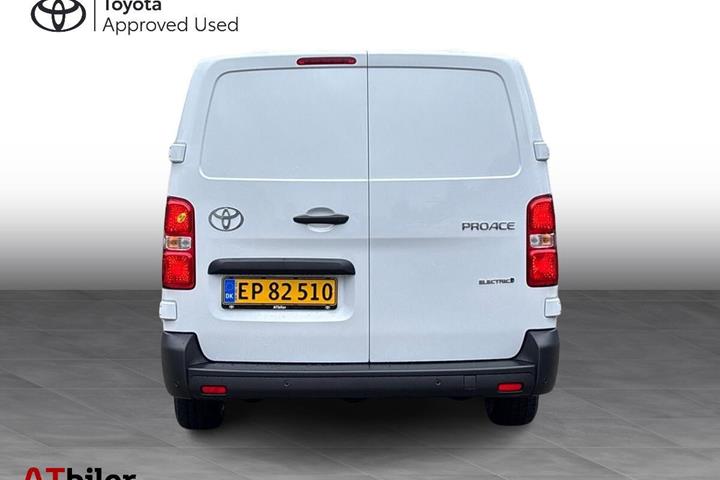 Hvid Toyota ProAce fra 2025