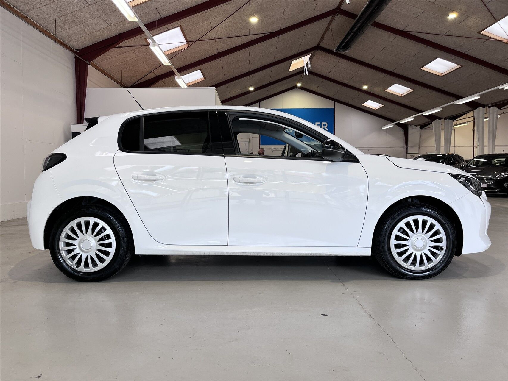 Hvid Peugeot 208 fra 2023