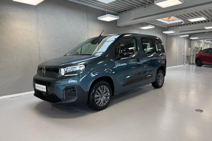 Blå Citroën ë-Berlingo fra 2025 set udefra