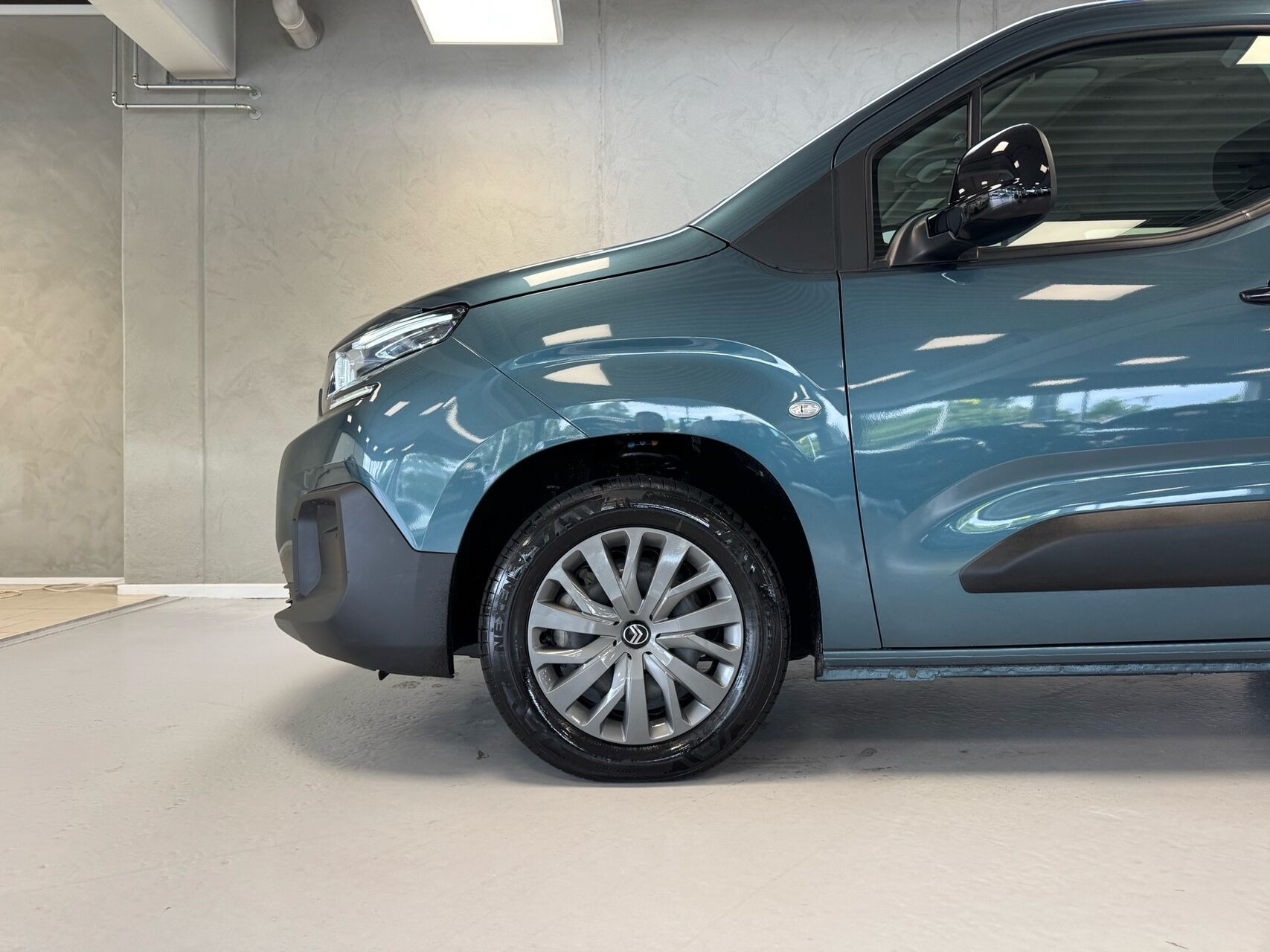 Blå Citroën ë-Berlingo fra 2025