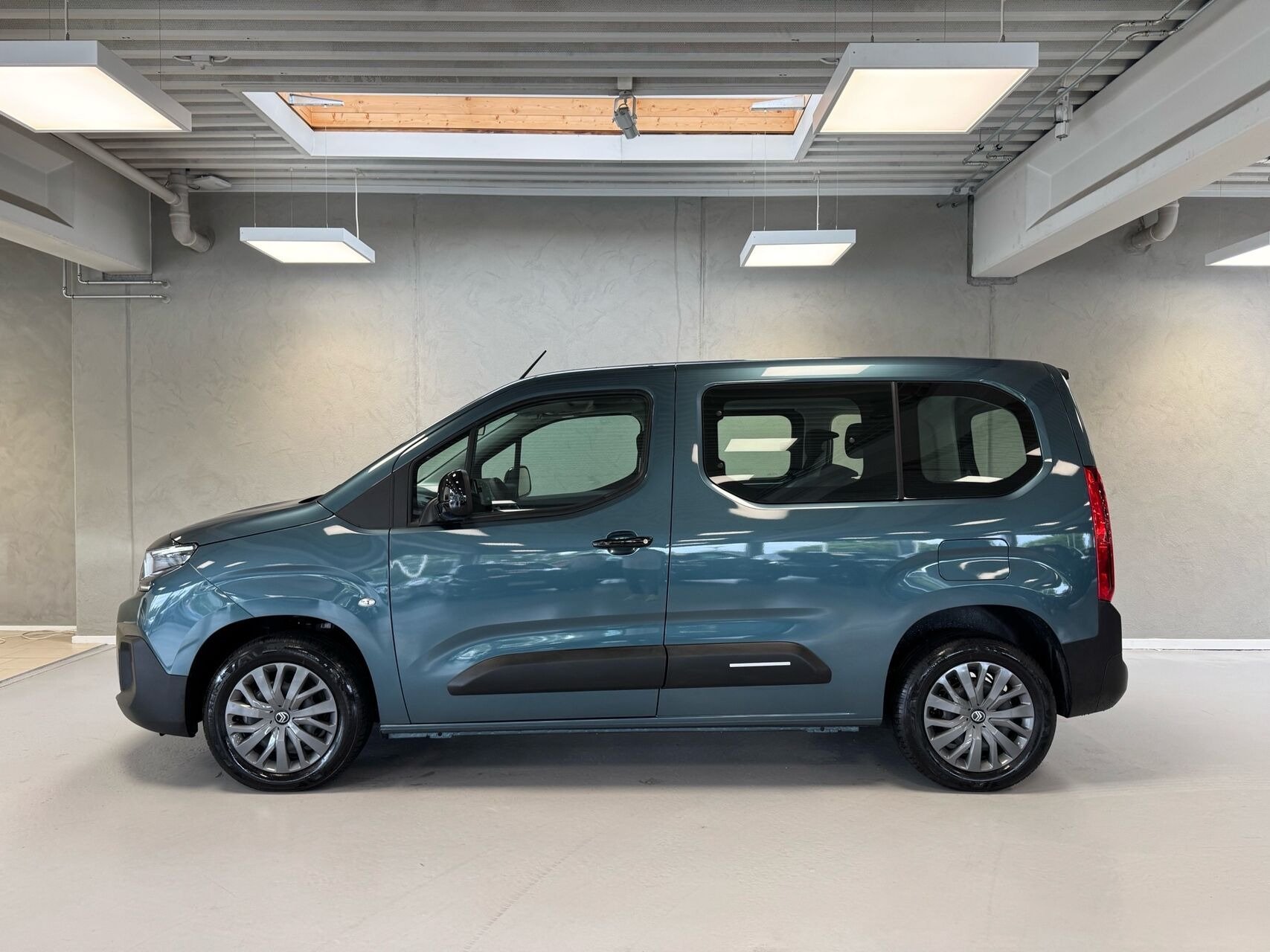 Blå Citroën ë-Berlingo fra 2025
