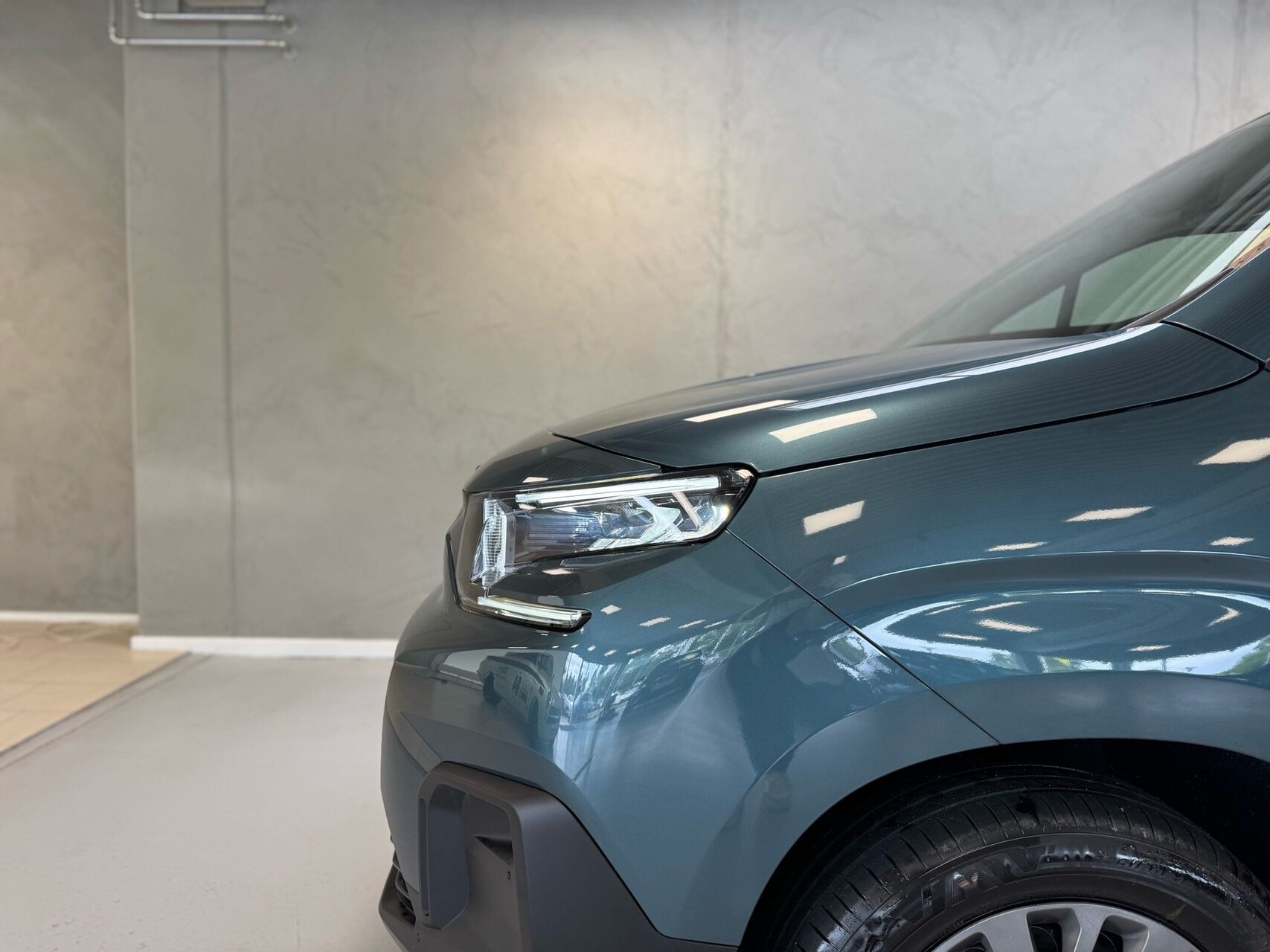 Blå Citroën ë-Berlingo fra 2025