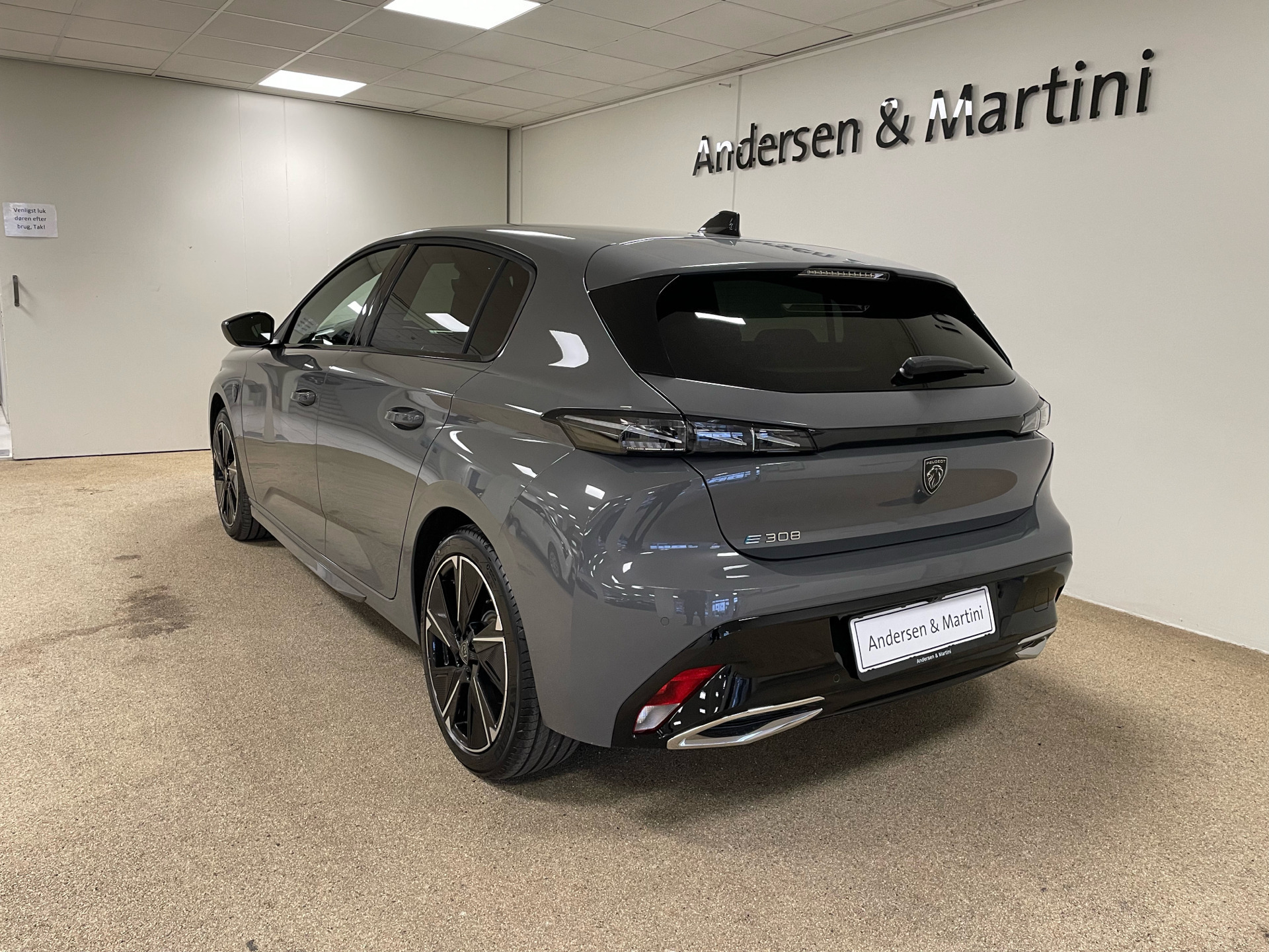 Grå Peugeot E-308 fra 2024