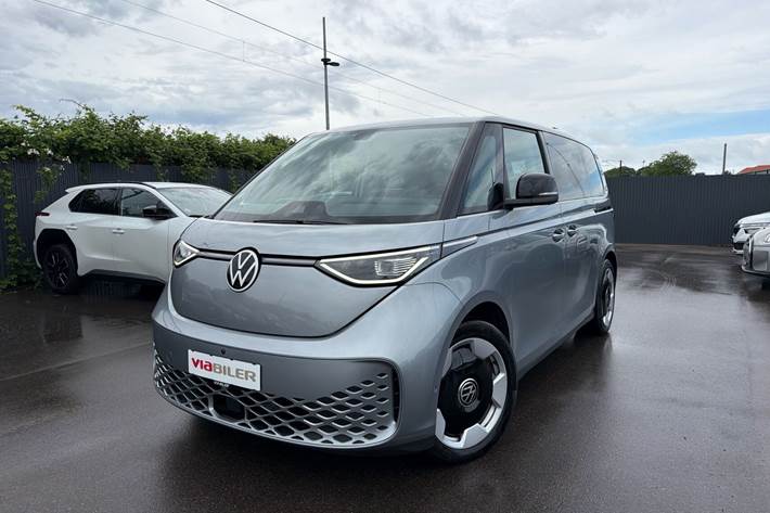 Grå VW ID.Buzz fra 2024 set udefra