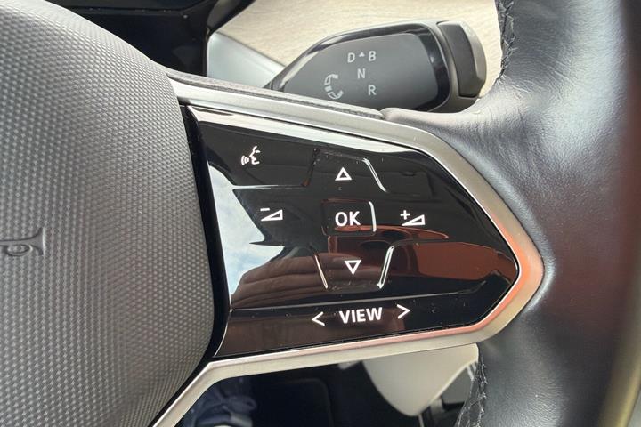 Grå VW ID.Buzz fra 2024