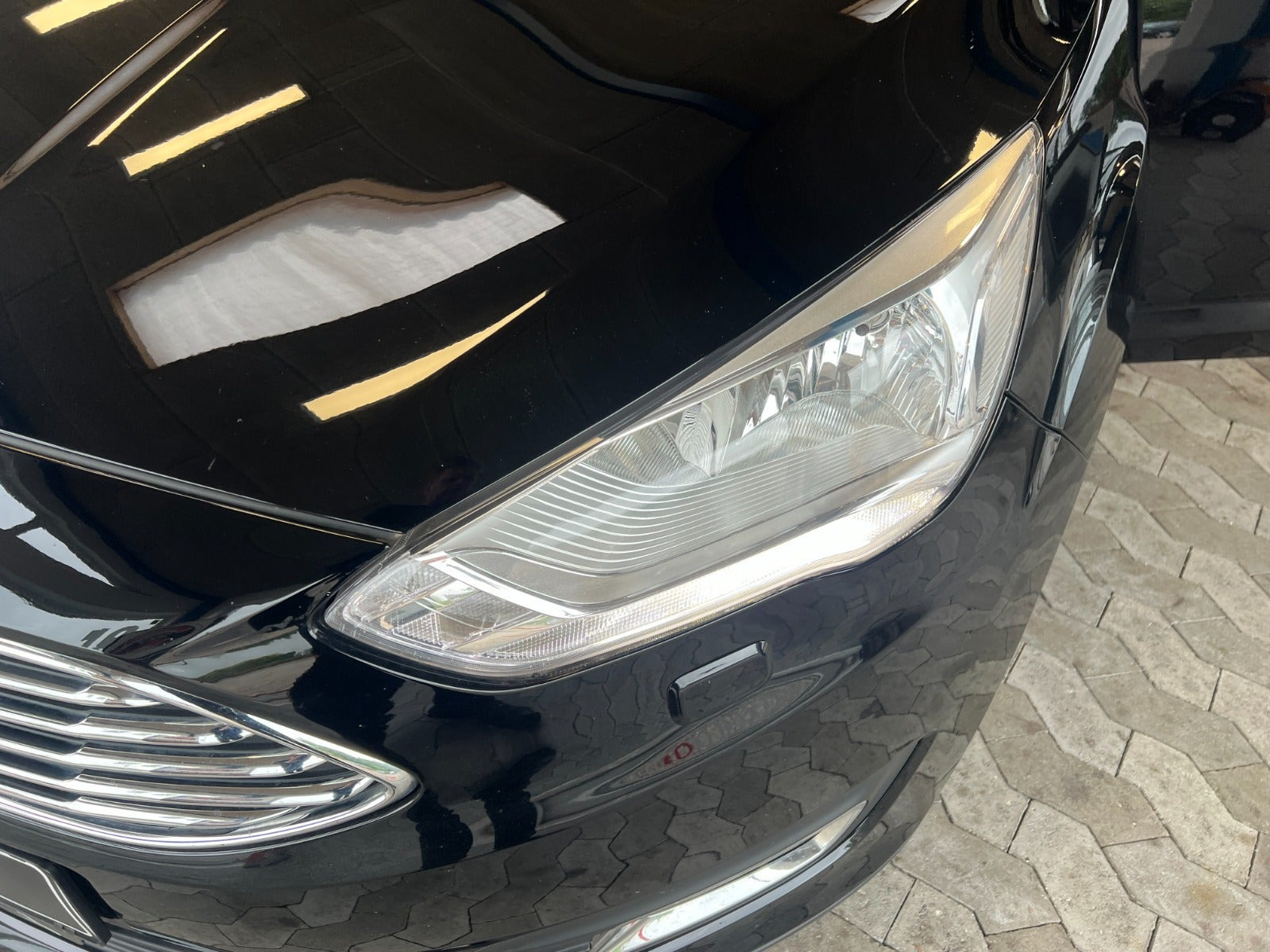 Sort Ford C-MAX fra 2018
