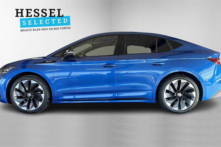 Blå Skoda Enyaq fra 2024