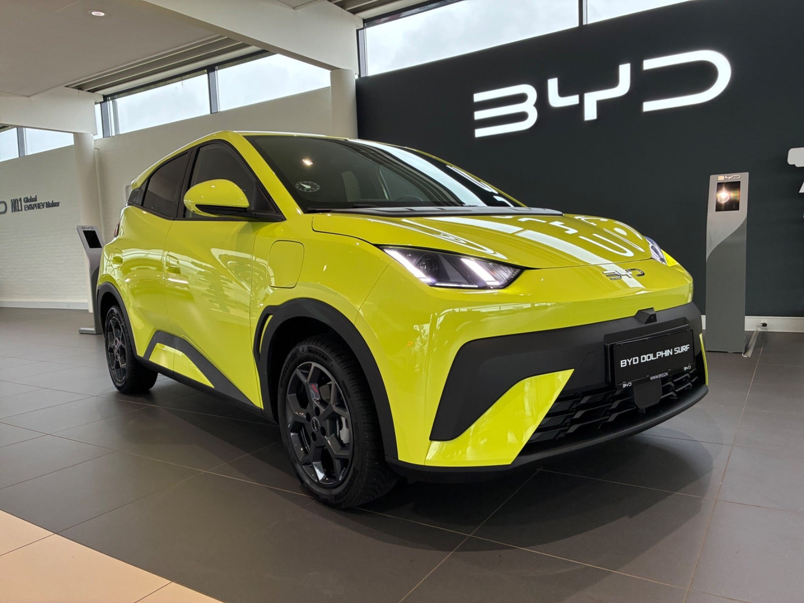 Grøn BYD Dolphin Surf fra 2025 set udefra