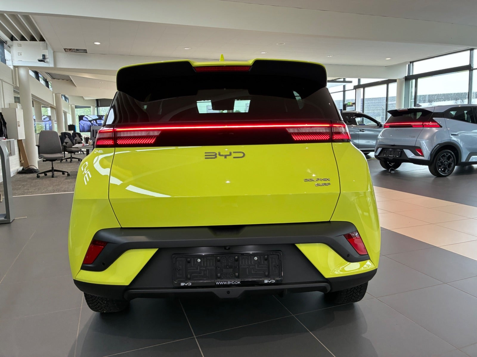 Grøn BYD Dolphin Surf fra 2025 set udefra