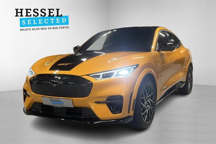 Orange Ford Mustang Mach-E fra 2024 set udefra