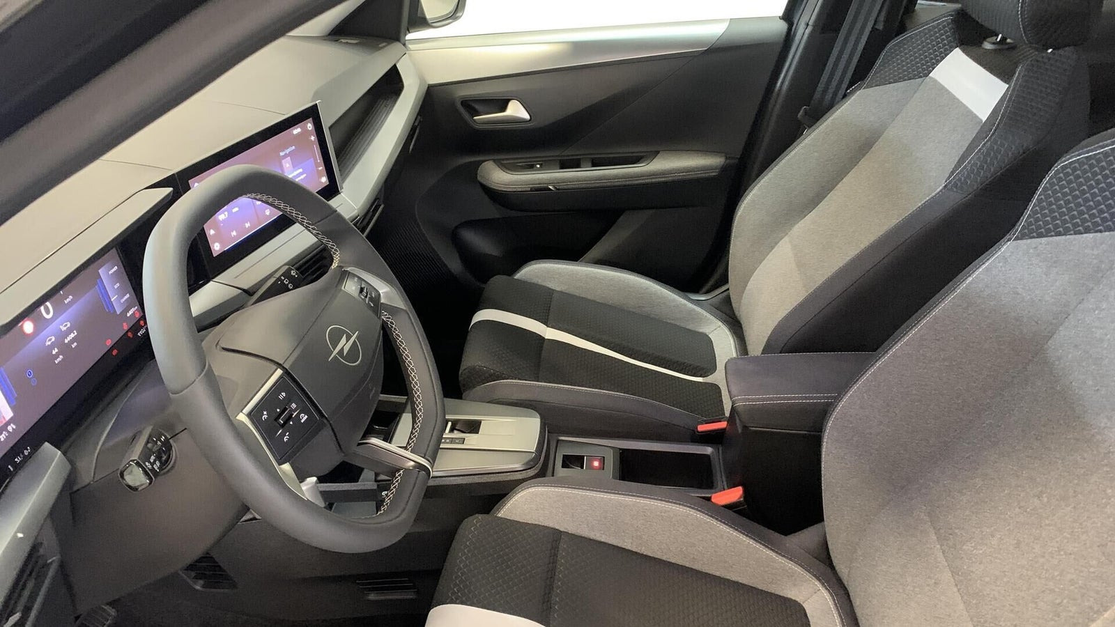 Sort Opel Frontera fra 2025