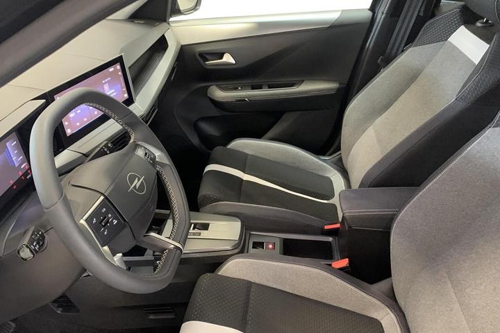 Sort Opel Frontera fra 2025