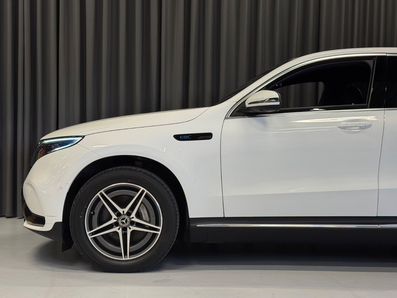 Hvid Mercedes EQC400 fra 2020