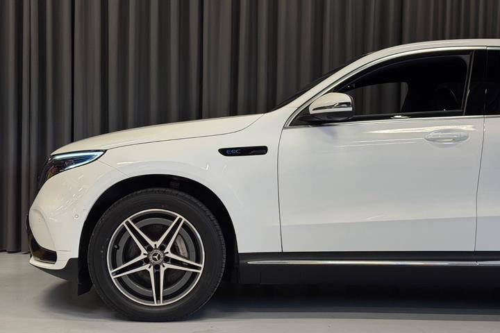 Hvid Mercedes EQC400 fra 2020